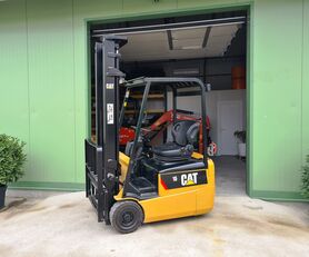 forklift dengan tiga roda Caterpillar EP15